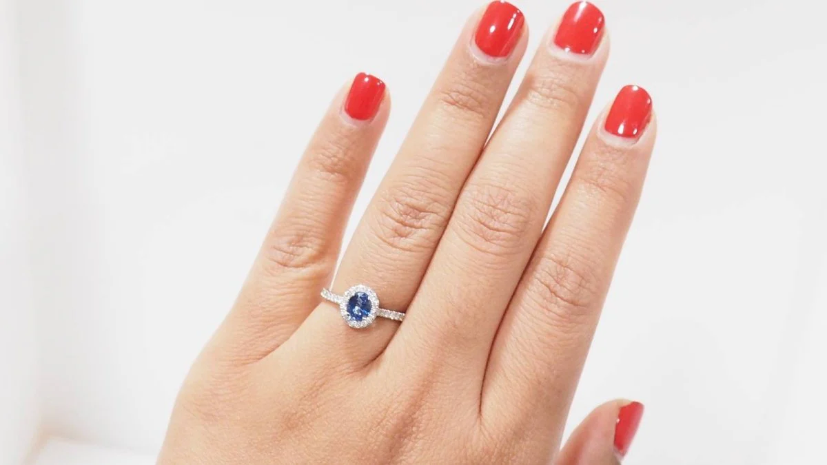 Entourage ring in platinum, Ceylon sapphire and diamonds - Image 2