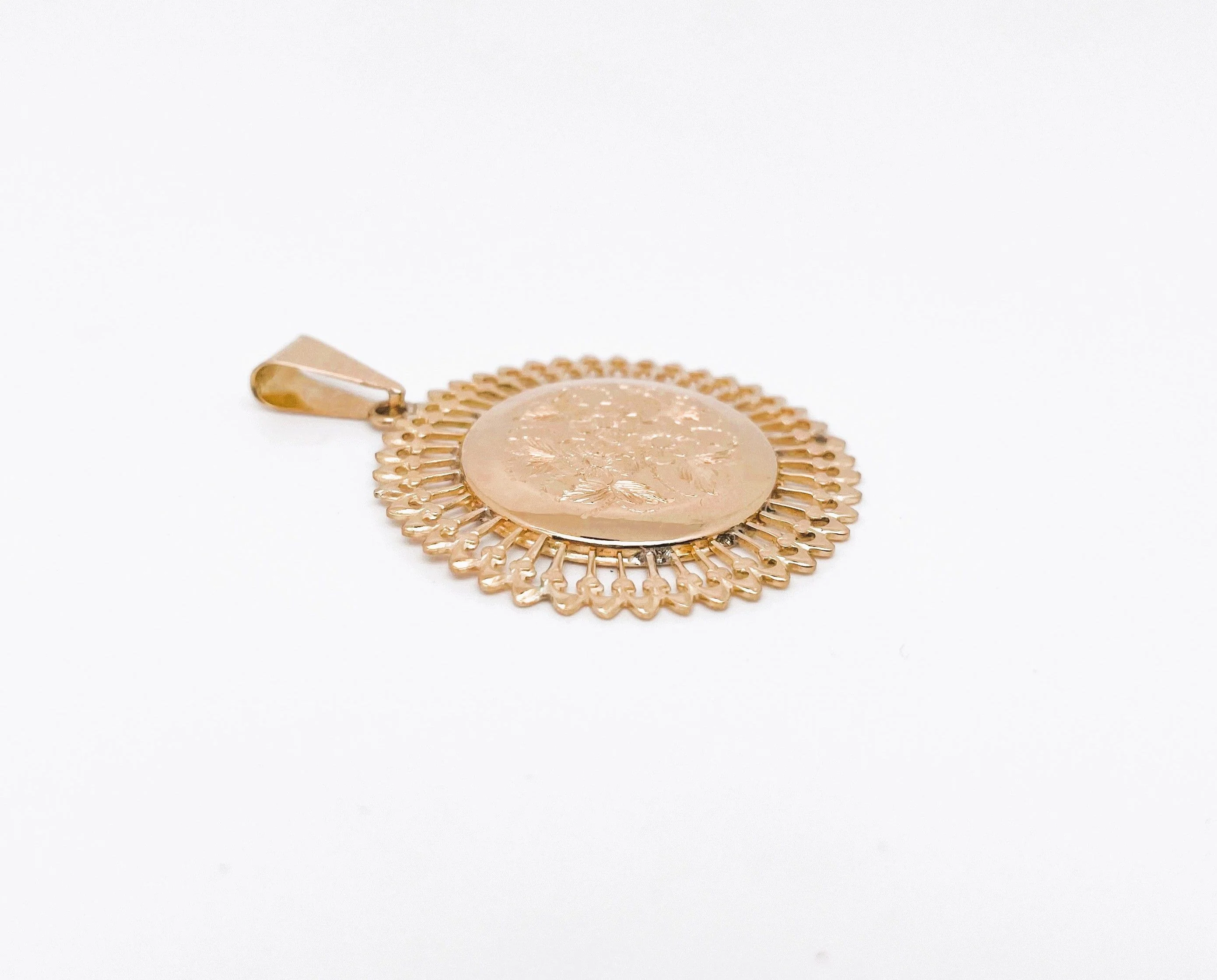 Large floral motif medal in rose gold - Image 2