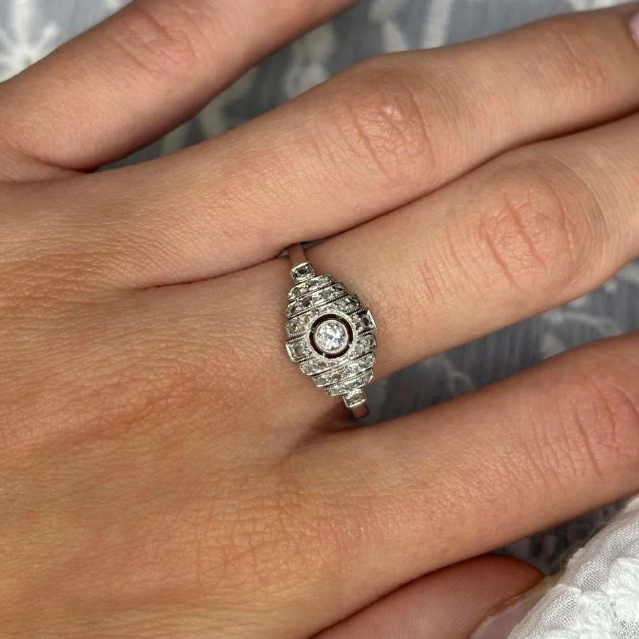 Ring in white gold and diamonds. - Image 2