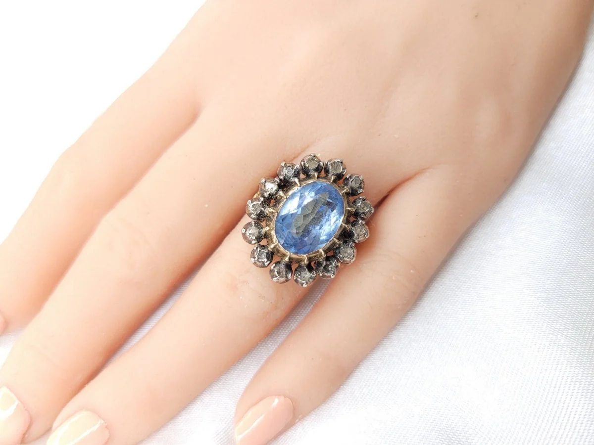 Entourage ring in blue gold, silver, topaz and diamonds - Image 6