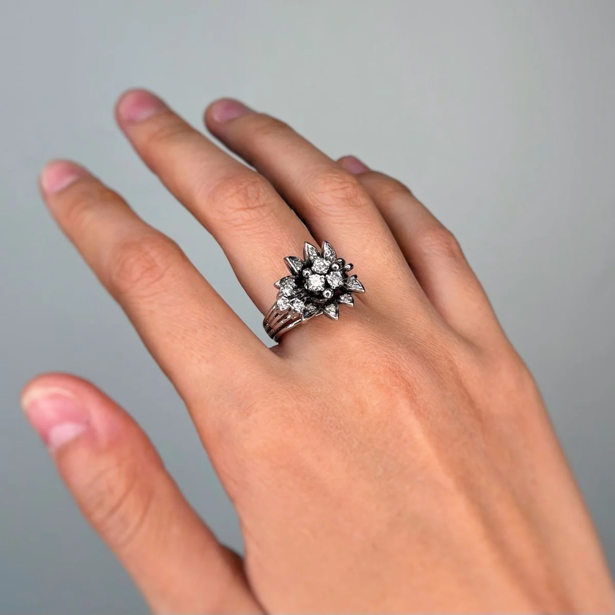 White gold and diamond ring - Image 5