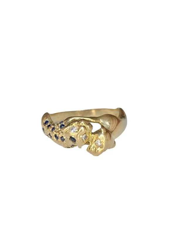 18k yellow gold ring representing the union of two panthers