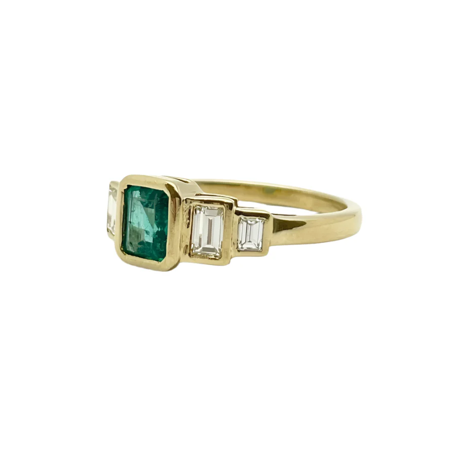 Ring at yellow gold, emerald and diamonds - Image 2