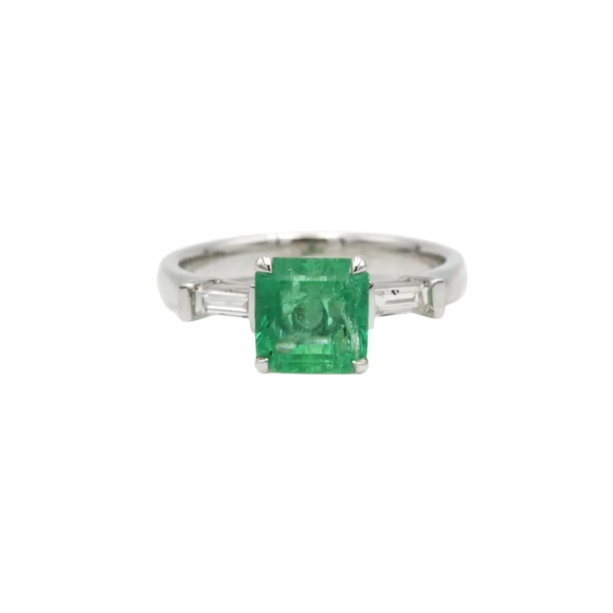Ring at white gold, emerald and diamonds