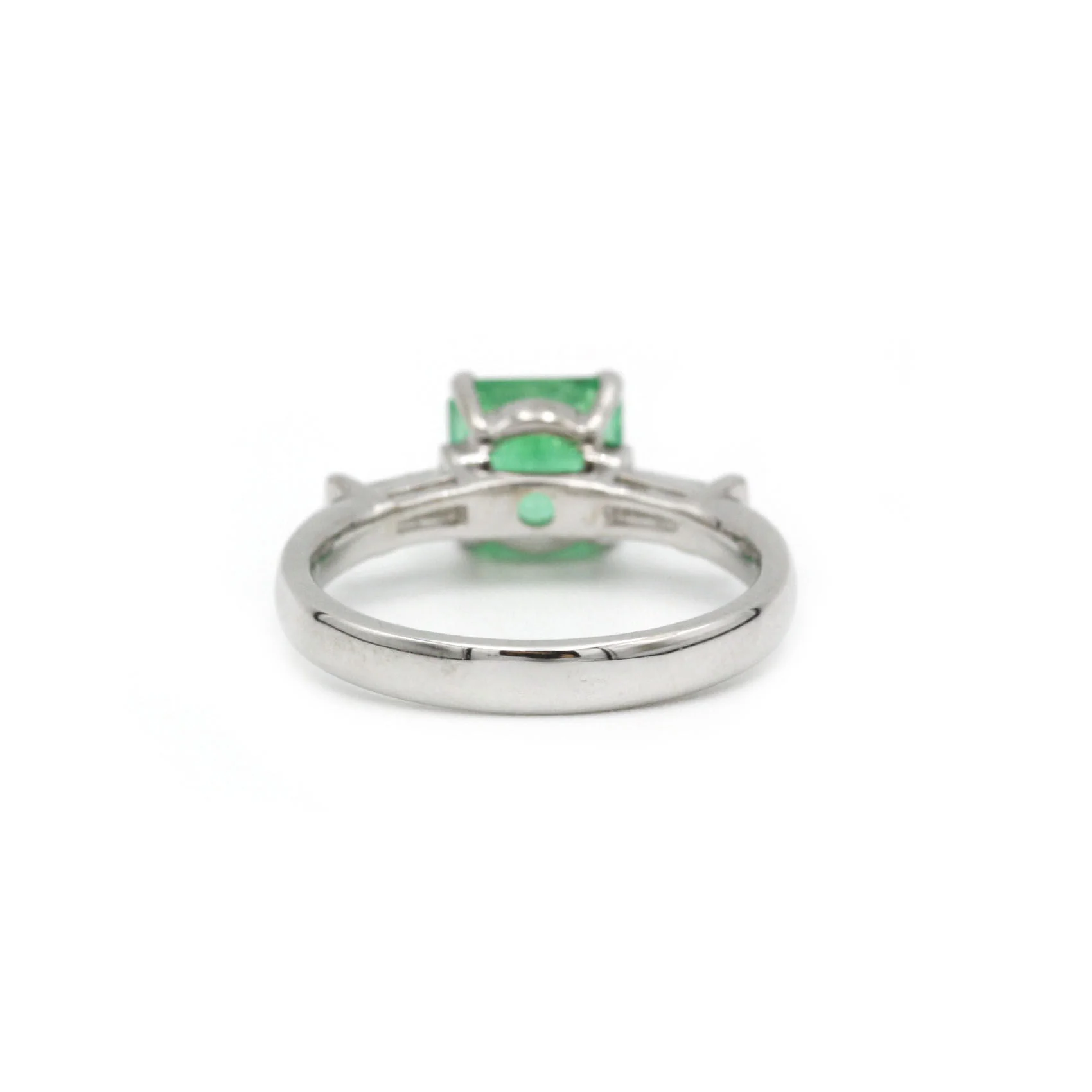 Ring at white gold, emerald and diamonds - Image 4