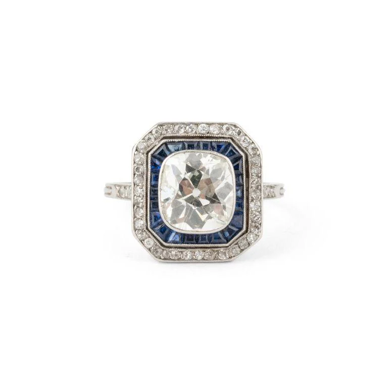 Art Deco ring in platinum, sapphires and diamonds