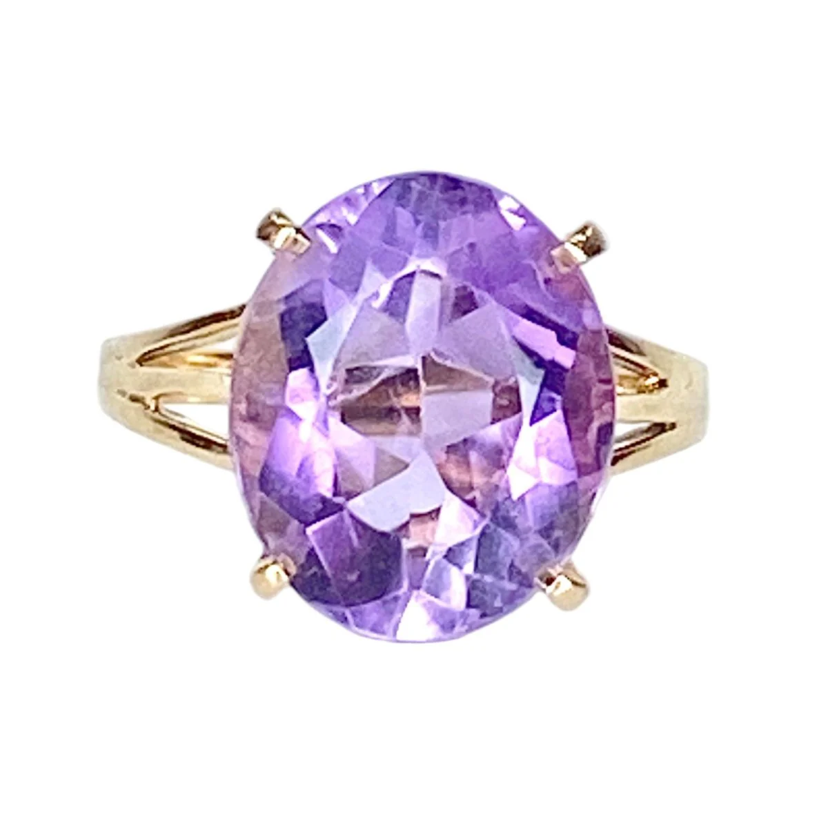 Ring in yellow gold 18 carats and amethyst.
