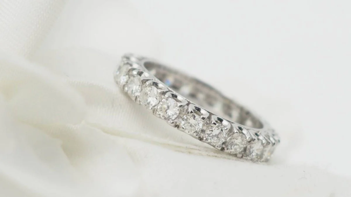 American Alliance ring in white gold and diamonds - Image 2