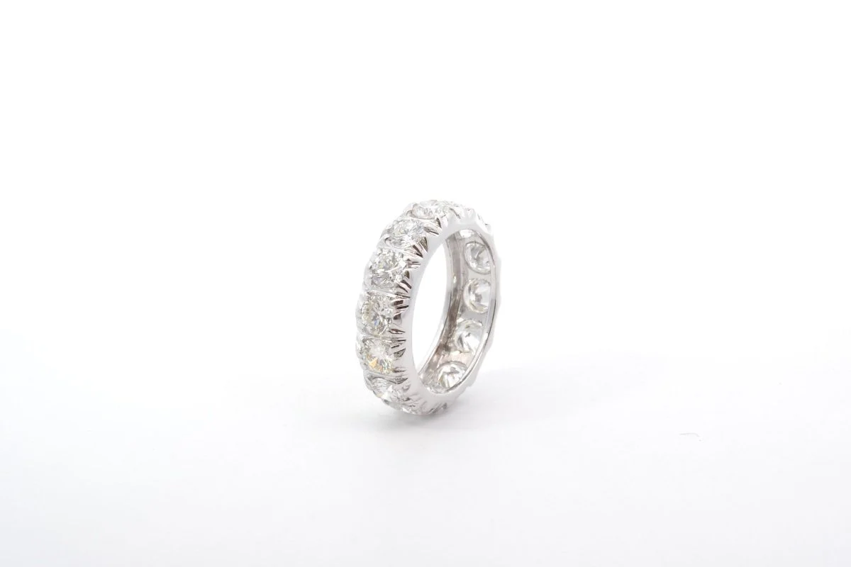 Platinum diamond wedding ring - Image 3