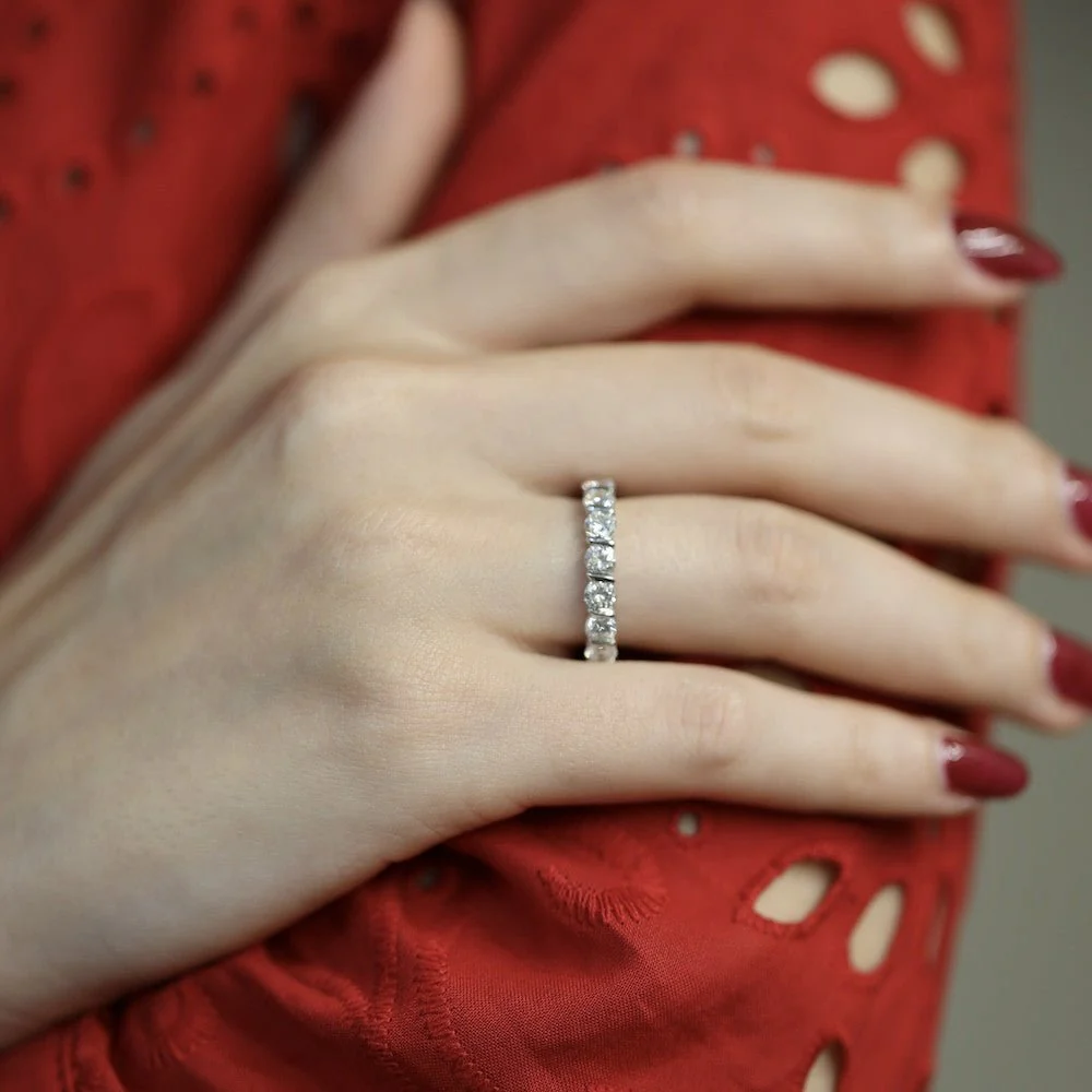 18 Cts white gold wedding band with 2.40 Cts of diamonds H-VS. Size 50 - Image 2