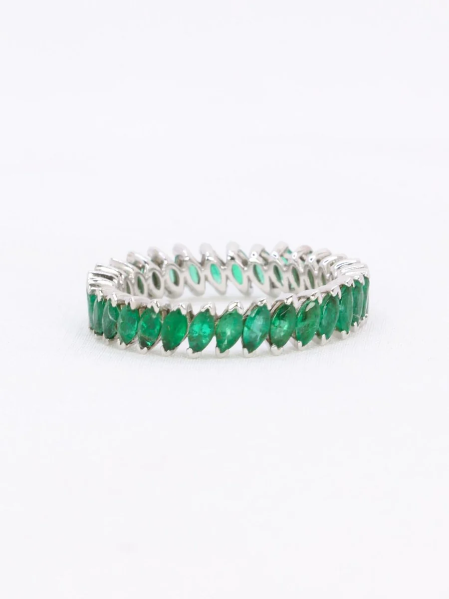 Ring Alliance in white gold and emeralds - Image 4