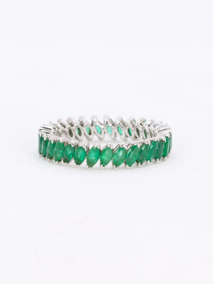 Ring Alliance in white gold and emeralds - Image 6