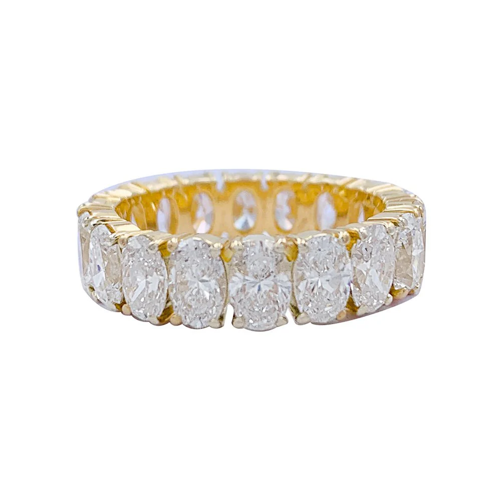 Full circle wedding ring in yellow gold, diamonds