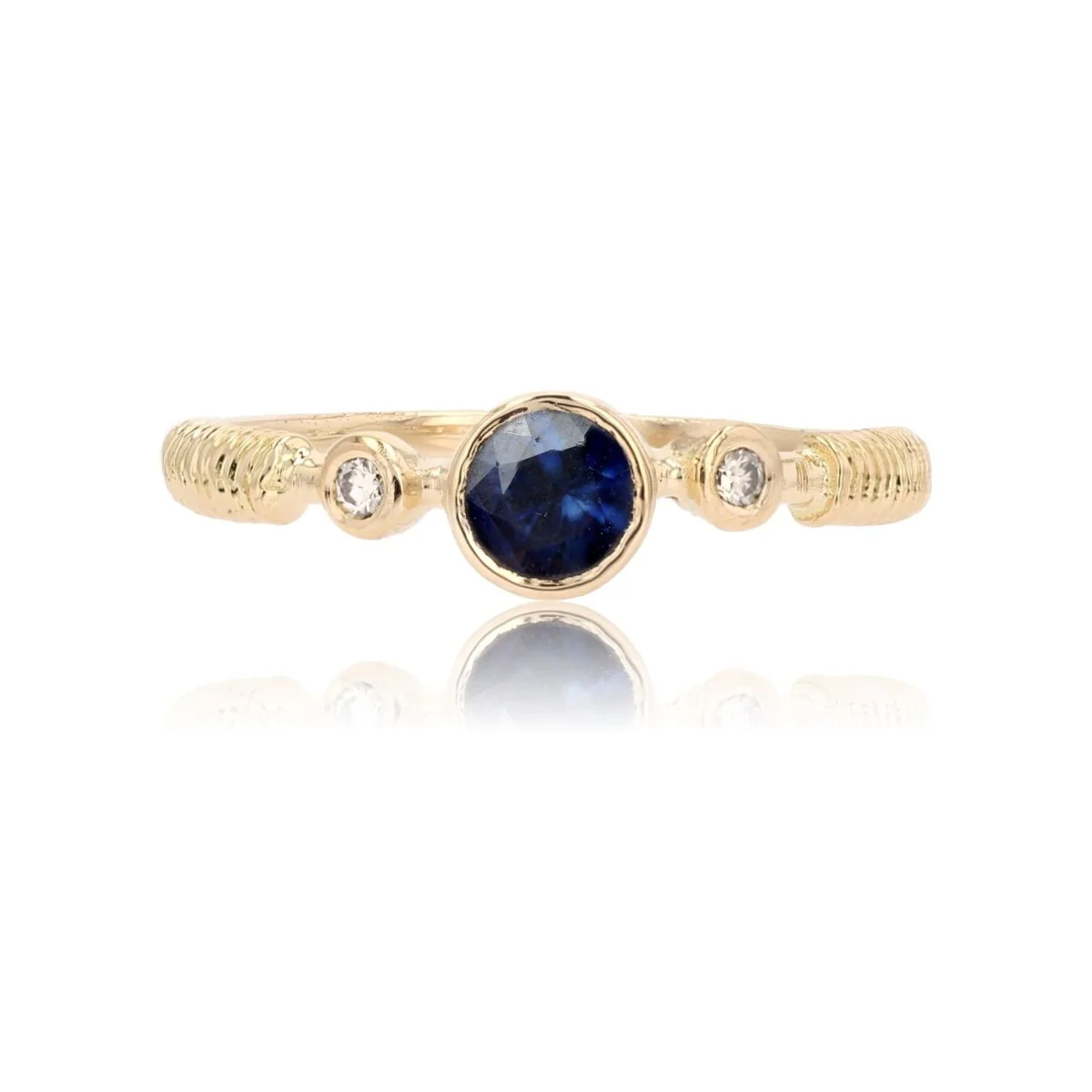 Solitaire ring in yellow gold, sapphire and diamond