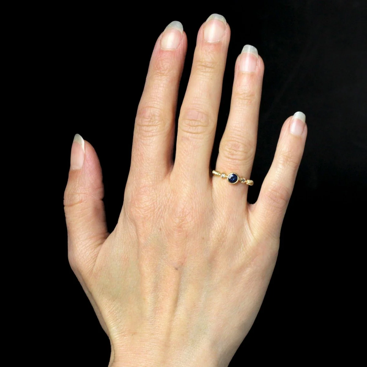 Solitaire ring in yellow gold, sapphire and diamond - Image 2