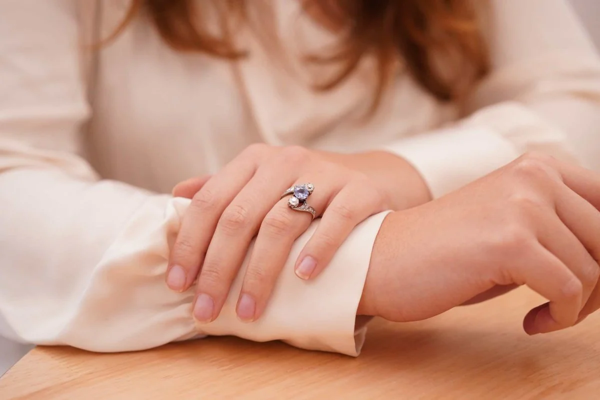 Ring in yellow gold, platinum, sapphire and diamonds  - Image 3