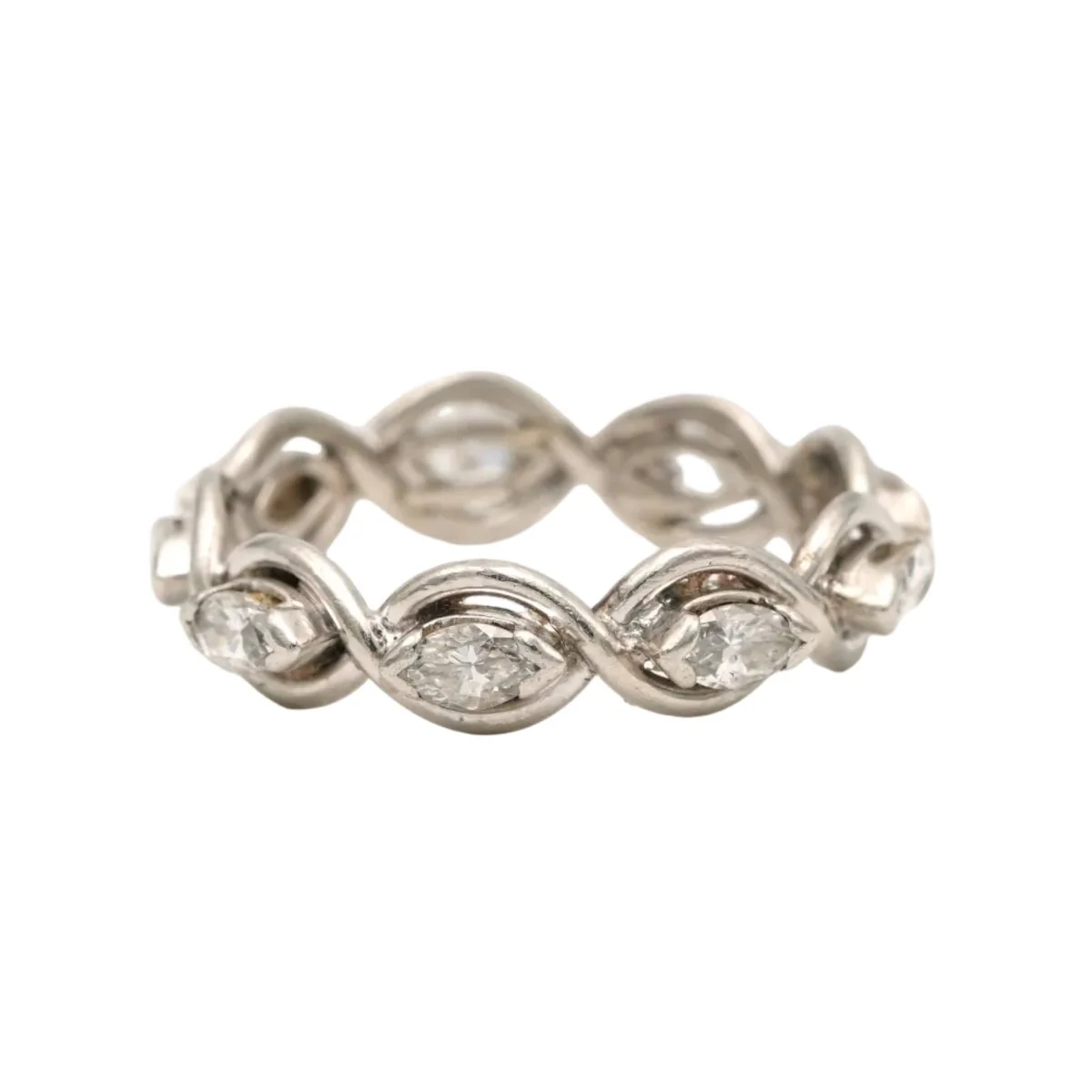 Wedding band ring in white, yellow gold and diamonds - Image 8