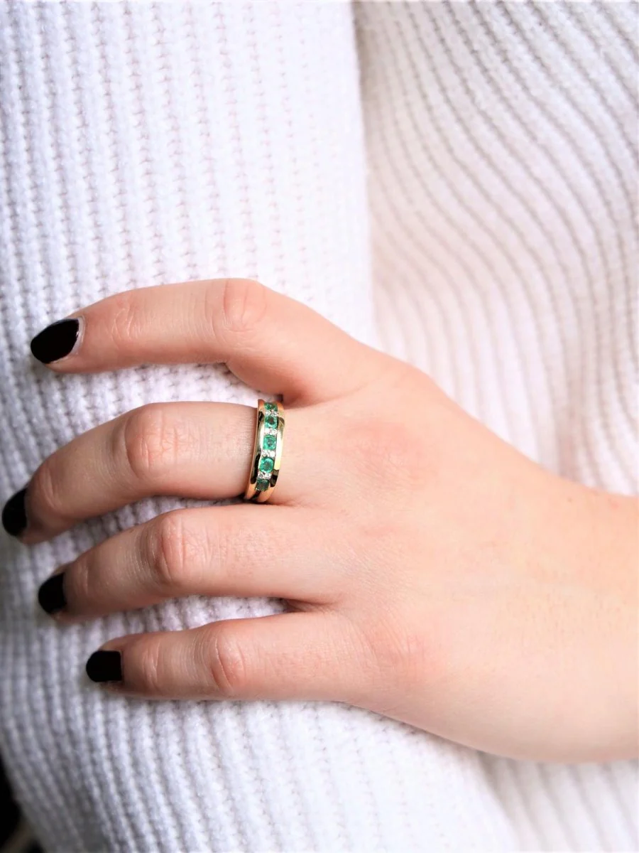 Yellow Gold Emerald Alliance Ring - Image 2
