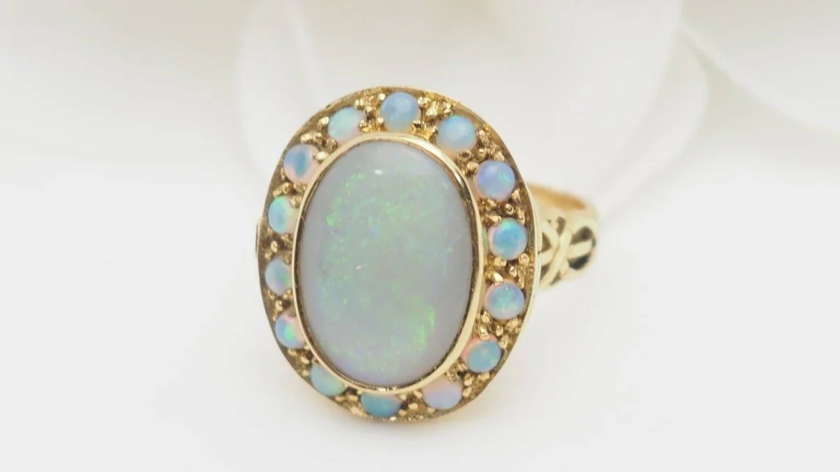 Antique Poison Ring in yellow gold and opal - Image 4