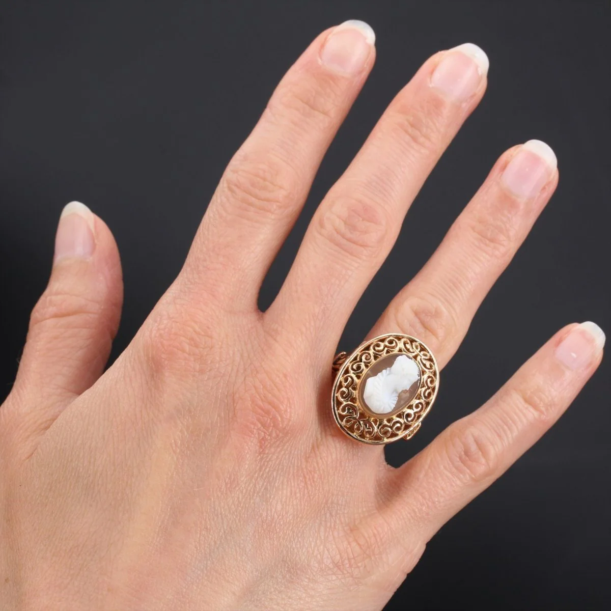 Rose gold cocktail ring with cameo and agate - Image 2