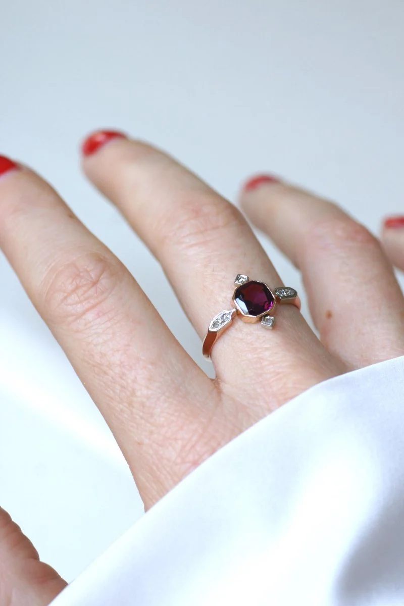 Ring at rose gold, paltinium, garnet and diamonds - Image 5