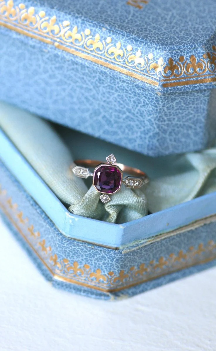 Ring at rose gold, paltinium, garnet and diamonds - Image 9