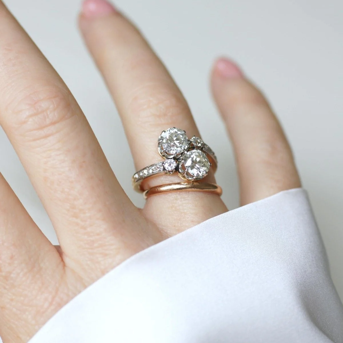 Toi et Moi Ring in Yellow gold, Platinum, and Diamonds - Image 2