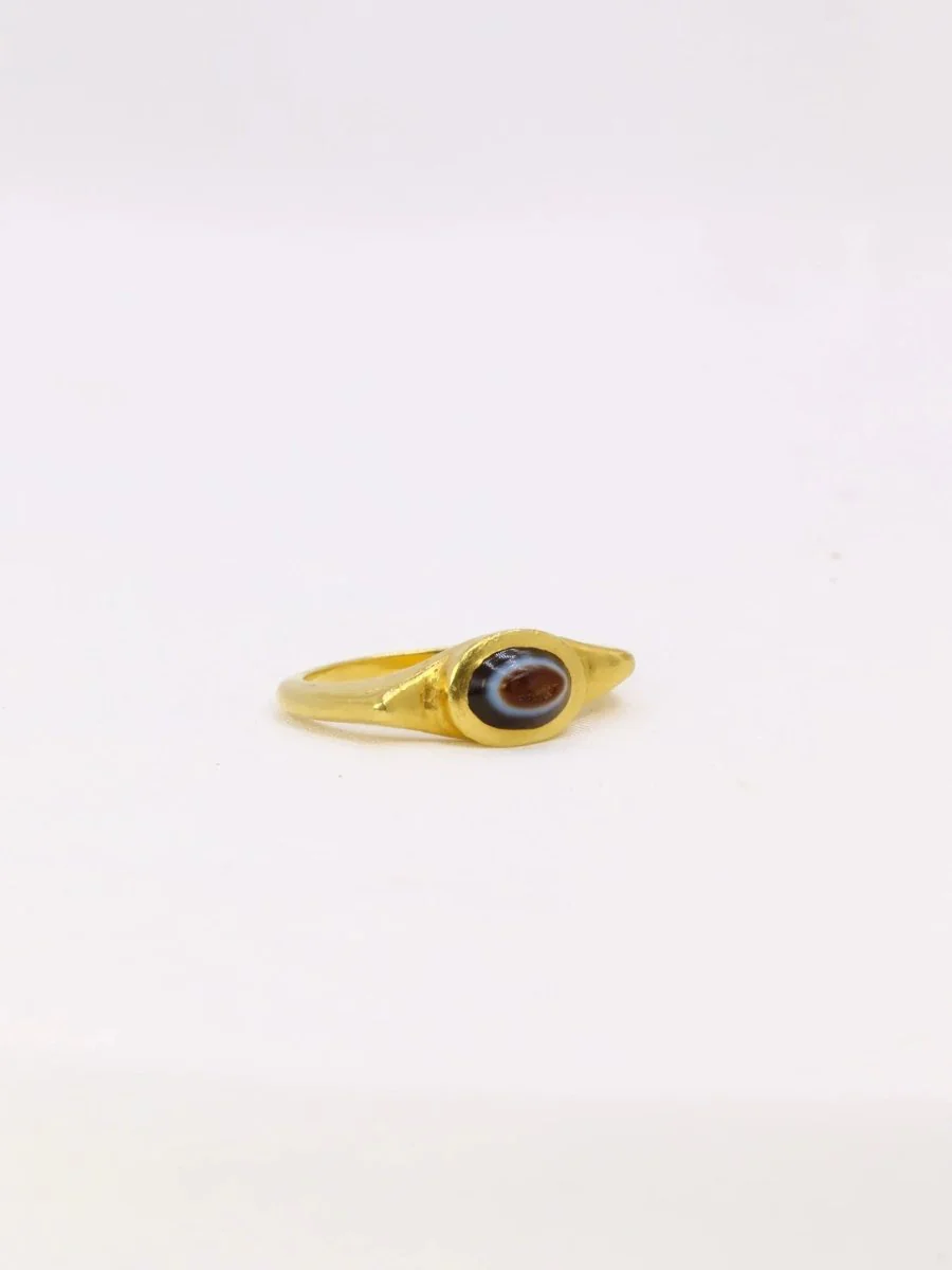 Antique Roman intaglio ring on agate depicting Athena in profile - Image 5