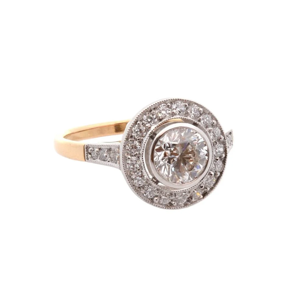 Entourage ring in platinum, yellow gold, and diamonds - Image 4