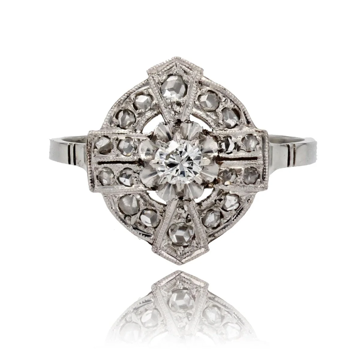 Pompadour ring in white gold, platinum and diamonds