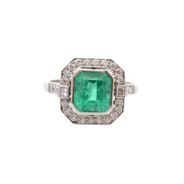 Entourage ring in platinum, emerald, and diamonds
