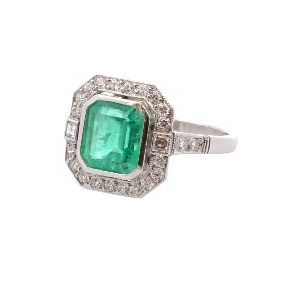 Entourage ring in platinum, emerald, and diamonds - Image 5