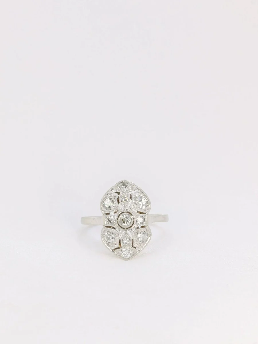 Art-Deco ring in gold, platinum and diamonds