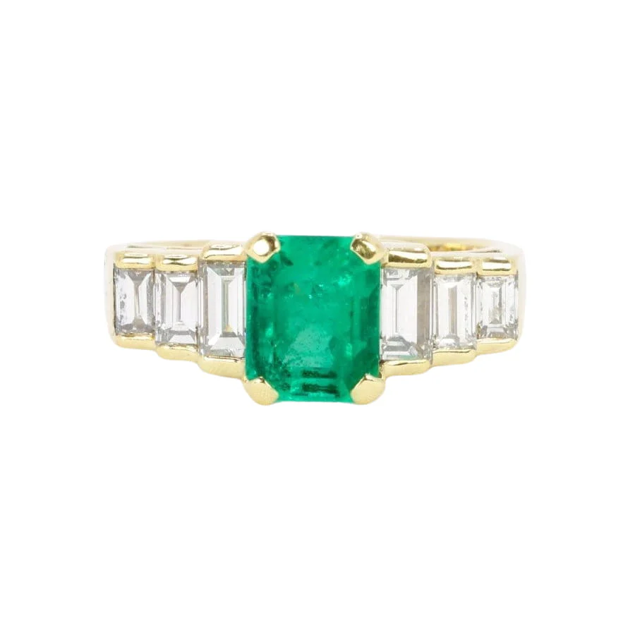 Ring Art Deco in yellow gold, emerald and diamonds
