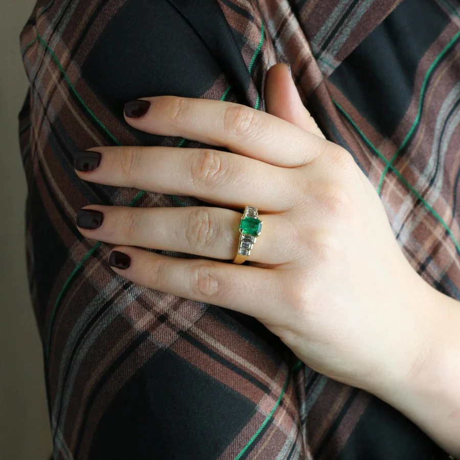 Ring Art Deco in yellow gold, emerald and diamonds - Image 2