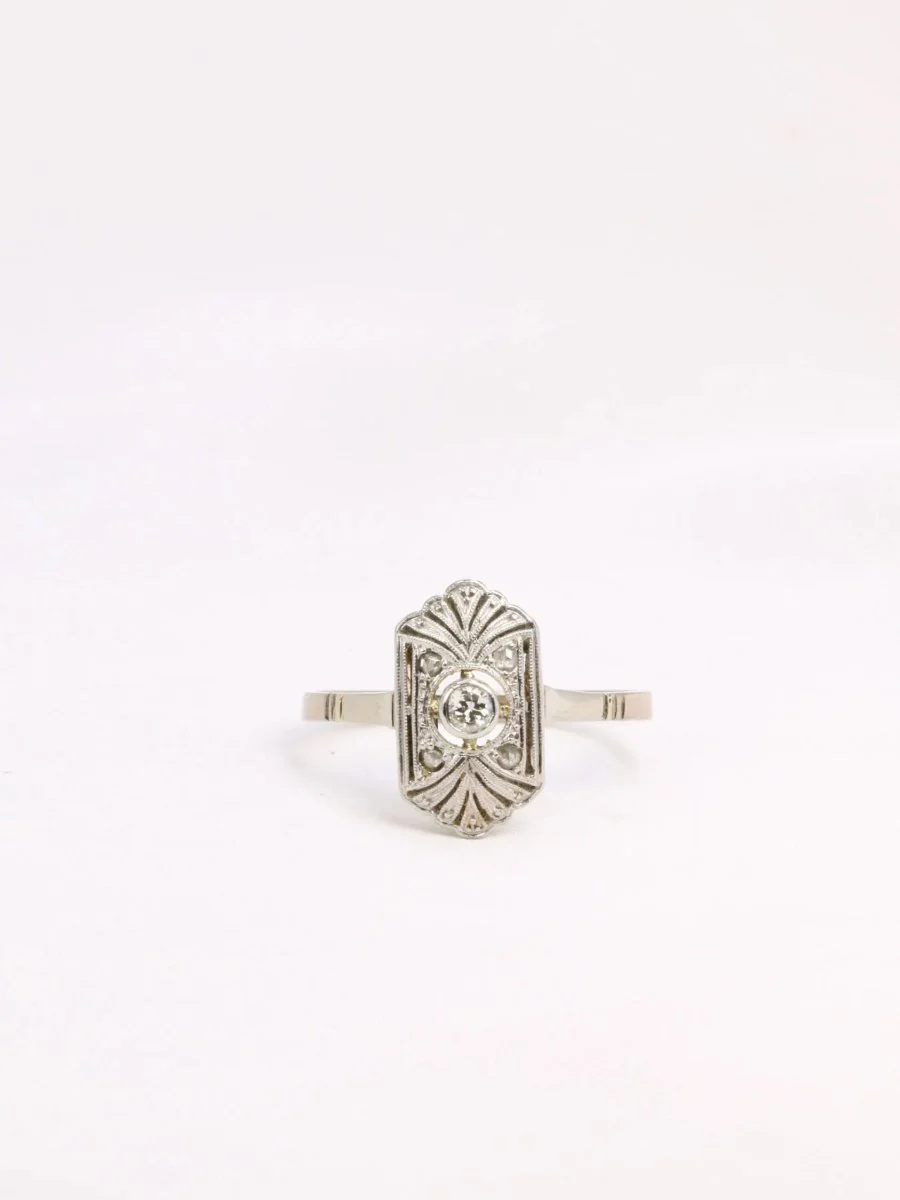 Art Deco ring in white gold and diamonds