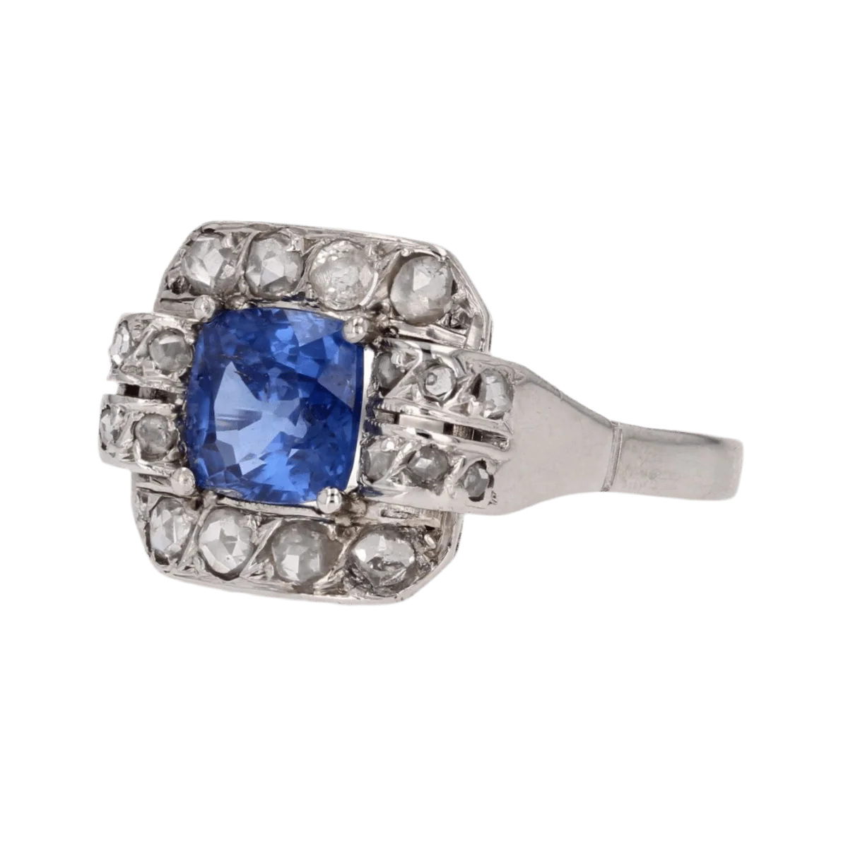 Ring Surroundings in paltinium, sapphire and diamonds - Image 3