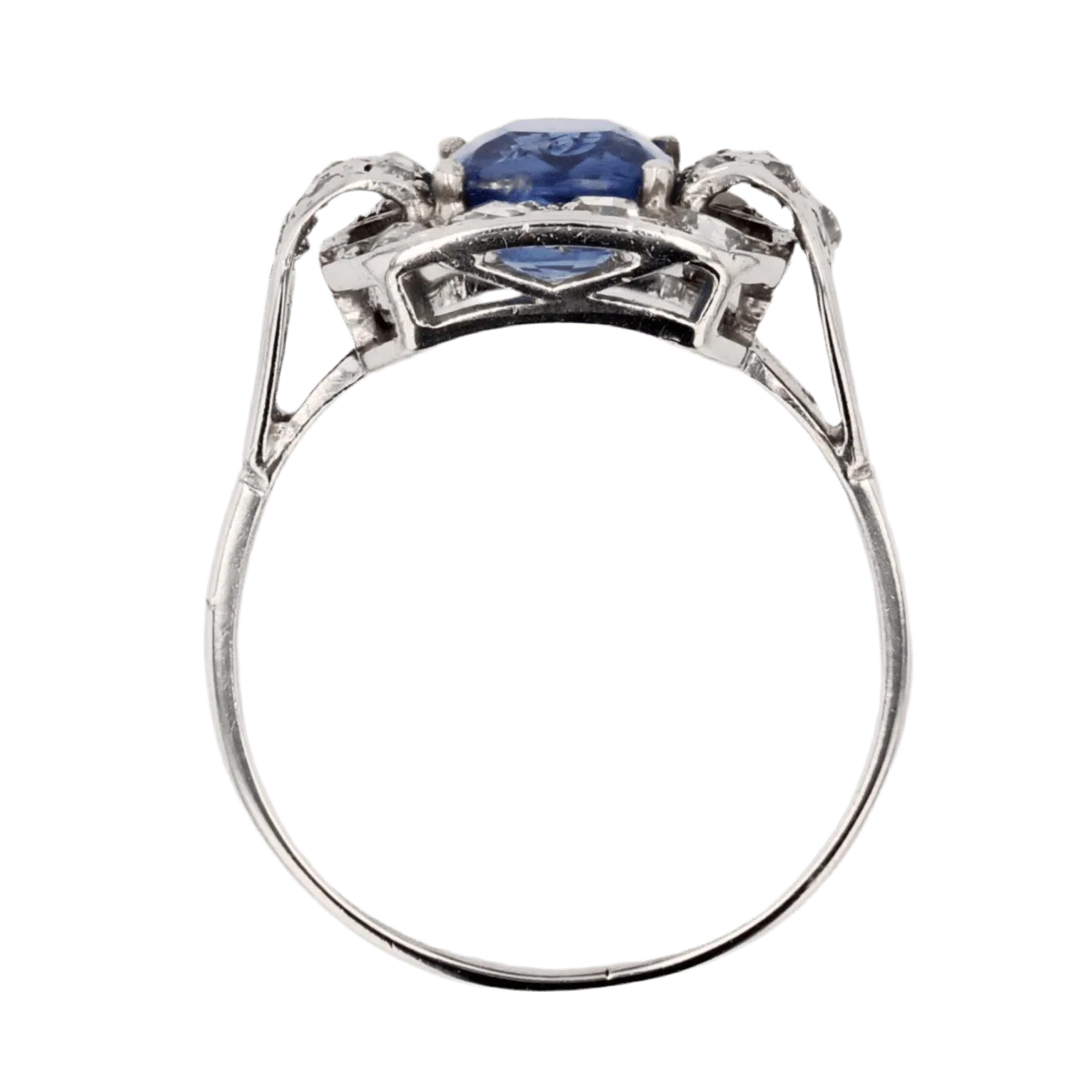 Ring Surroundings in paltinium, sapphire and diamonds - Image 6