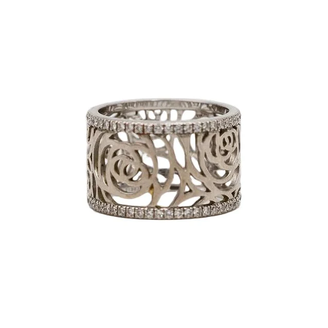 CHANEL "Camélia Fil" Headband Ring in White gold and Diamonds