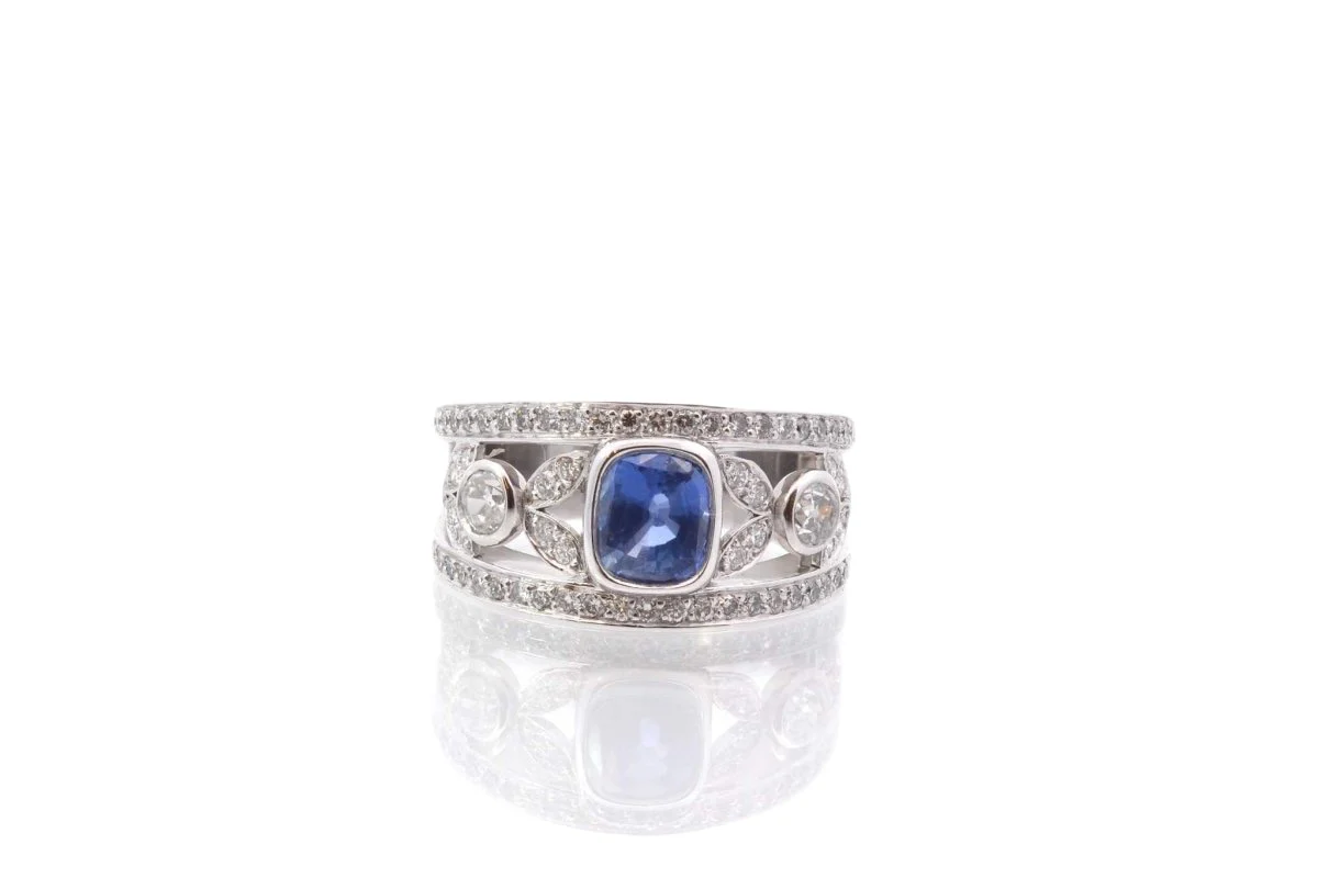 Bandeau ring in platinum, sapphire and diamonds - Image 2