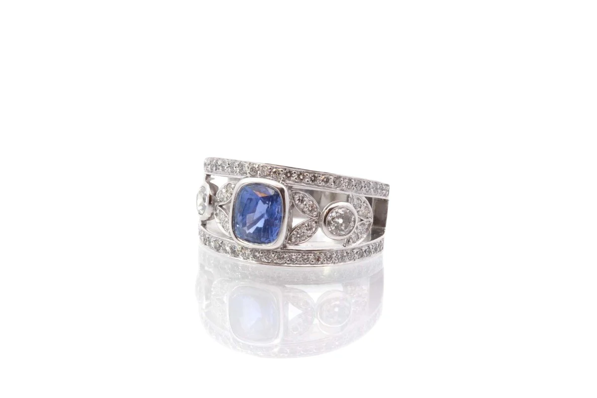 Bandeau ring in platinum, sapphire and diamonds - Image 3