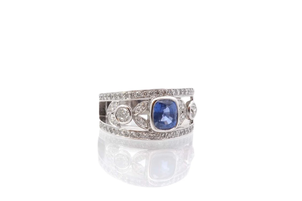 Bandeau ring in platinum, sapphire and diamonds - Image 4