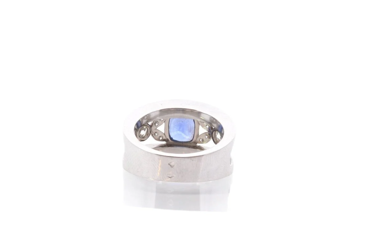 Bandeau ring in platinum, sapphire and diamonds - Image 5
