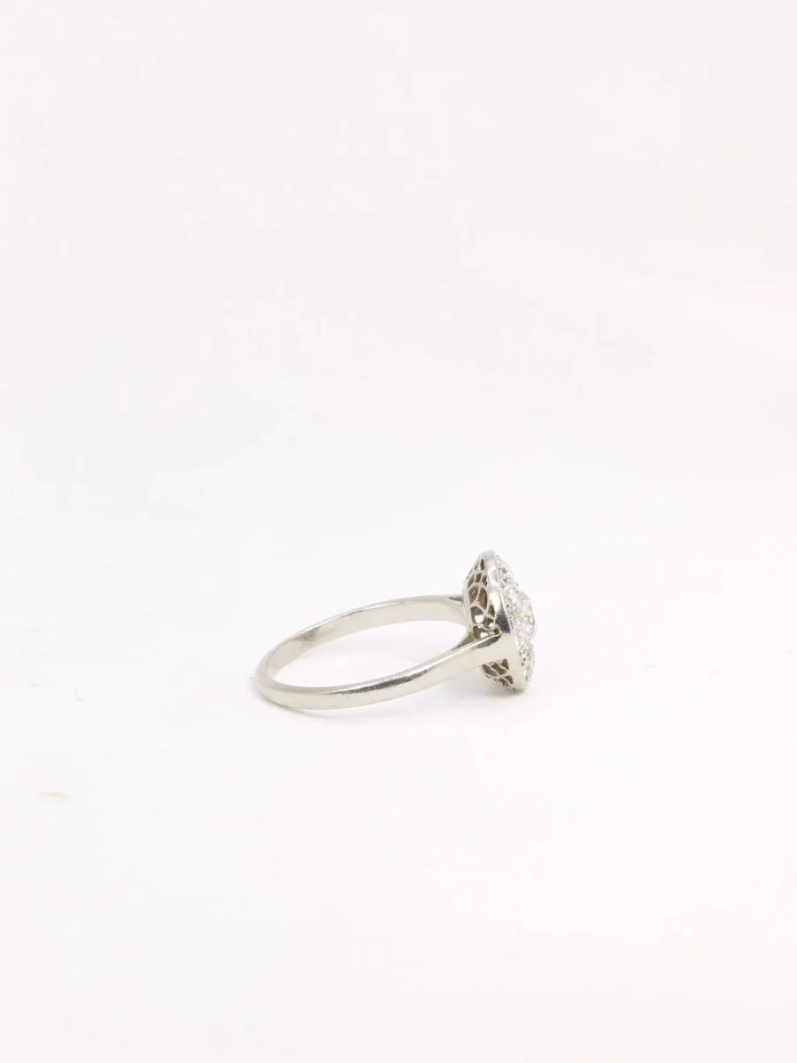 Belle Epoque platinum ring with old cut diamonds - Image 6