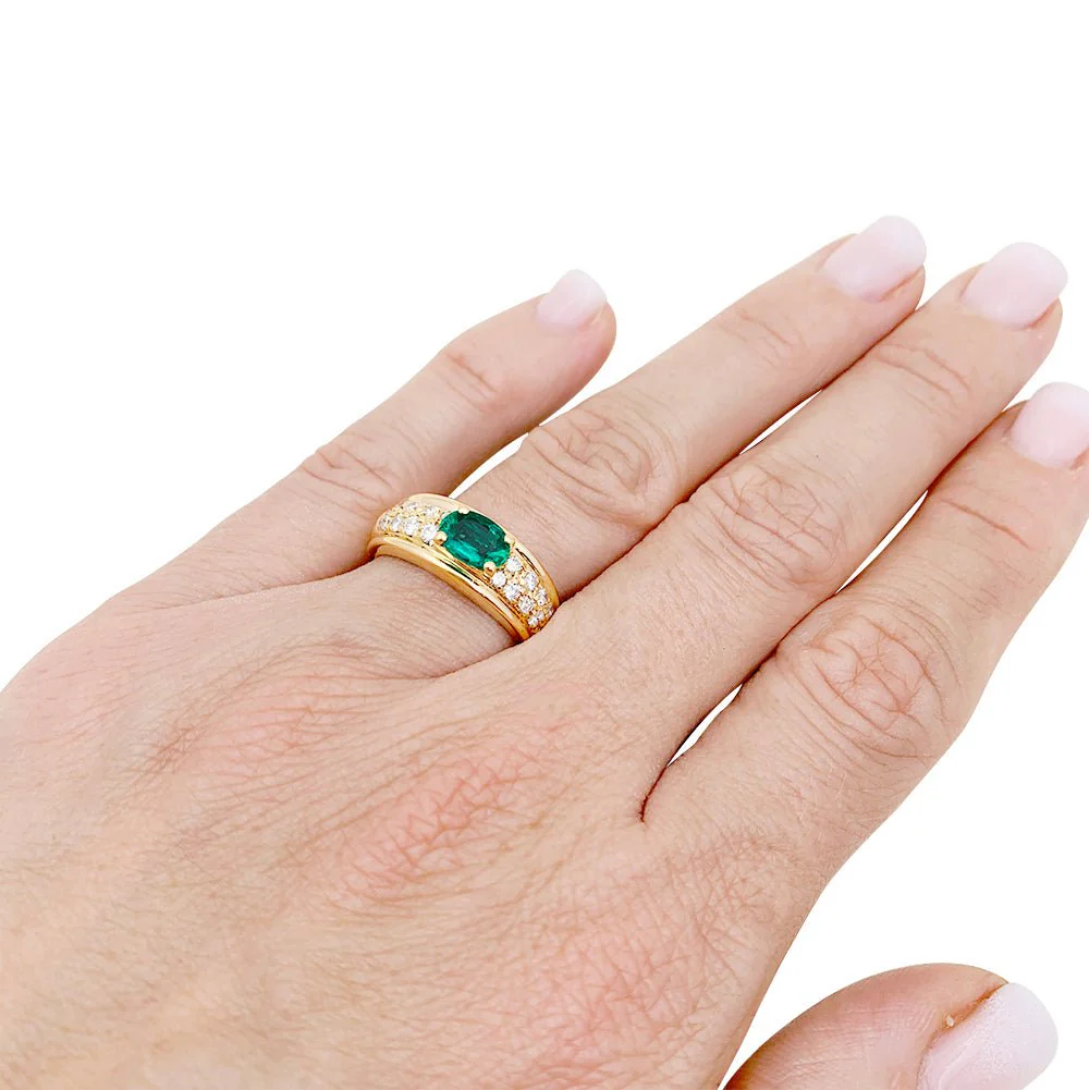 BOUCHERON "Axelle" ring in yellow gold, emerald and diamonds - Image 2