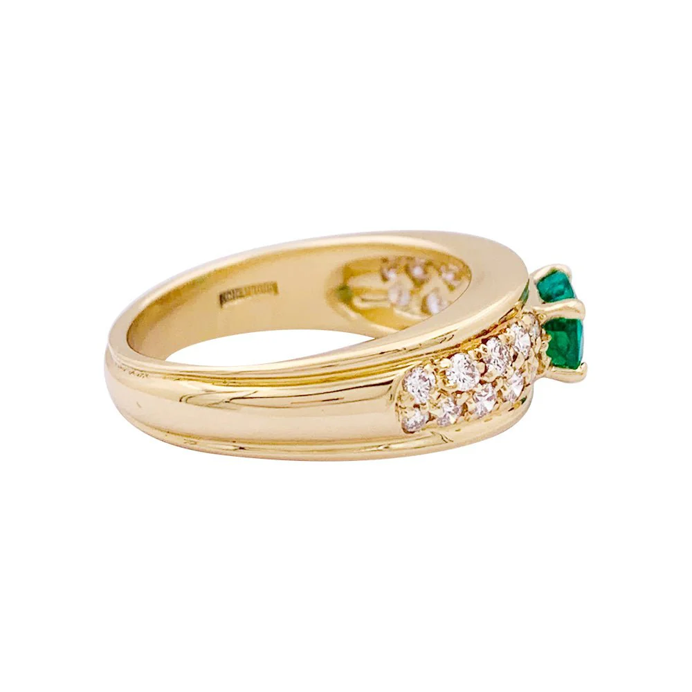 BOUCHERON "Axelle" ring in yellow gold, emerald and diamonds - Image 3