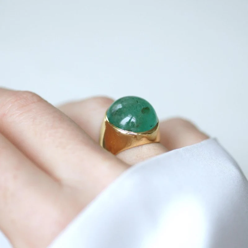 Yellow gold and Emerald Dome Ring - Image 8