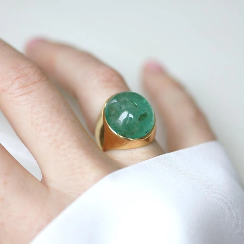 Yellow gold and Emerald Dome Ring - Image 9