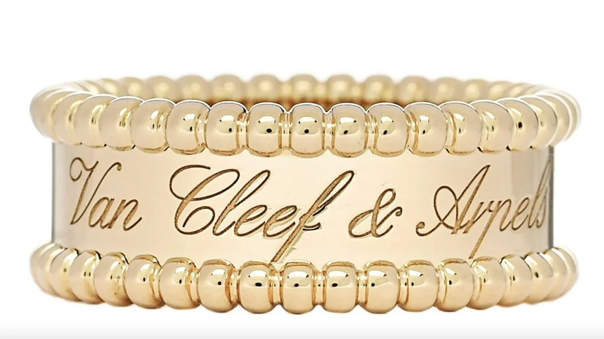 Van Cleef & Arpels Signature Pearl Ring in yellow gold
