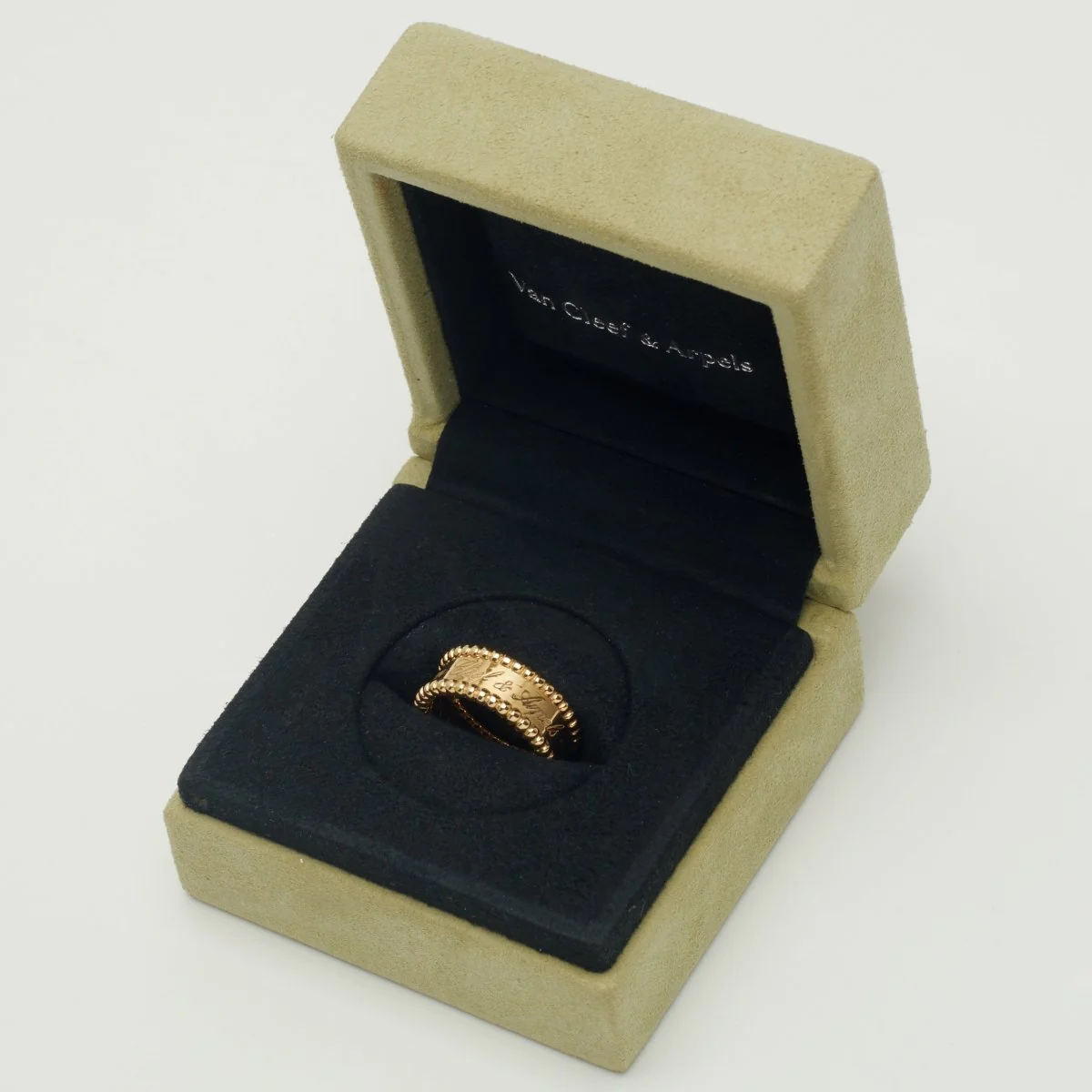 Van Cleef & Arpels Signature Pearl Ring in yellow gold - Image 5
